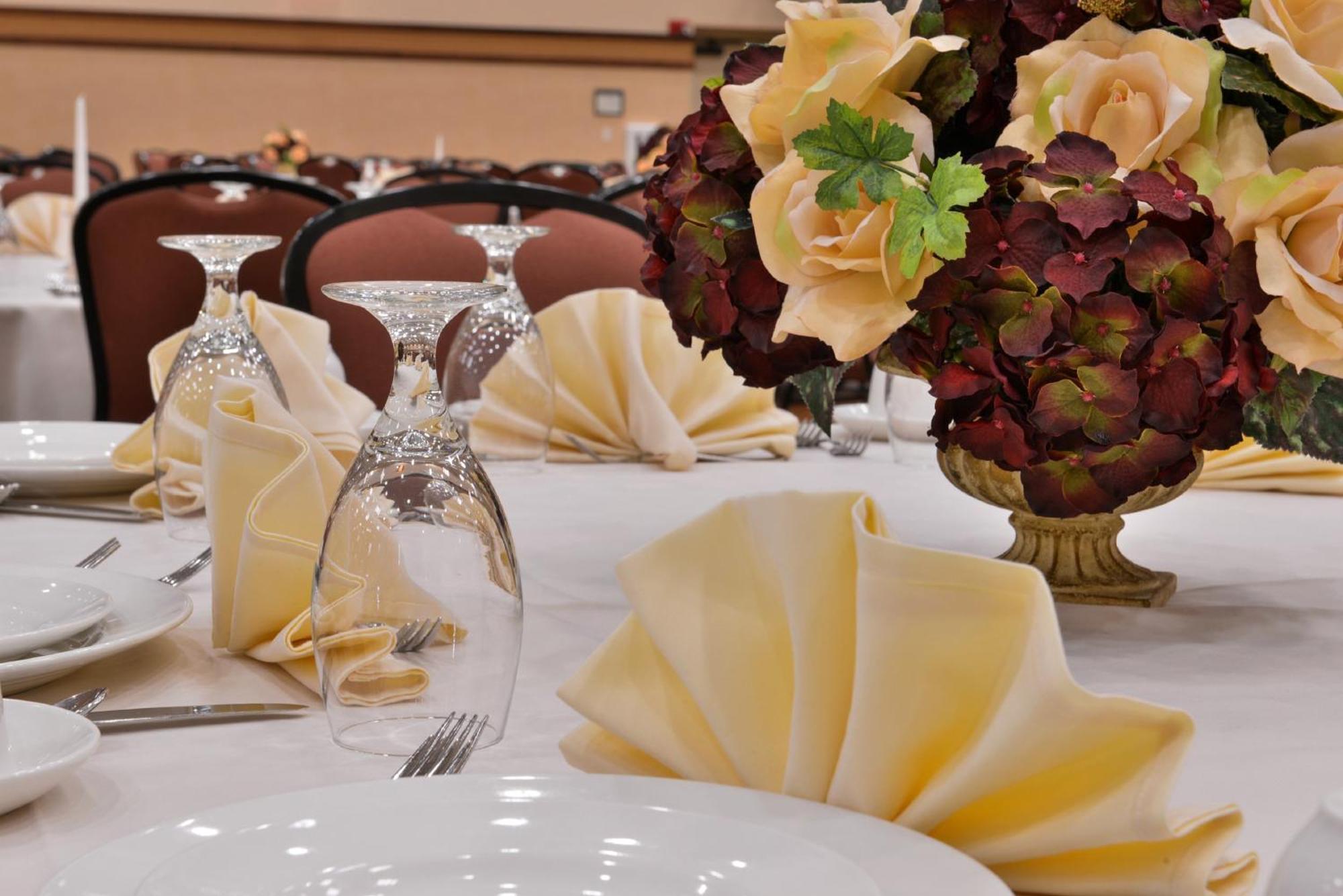 Holiday Inn Stevens Point - Convention Center By Ihg Exterior photo