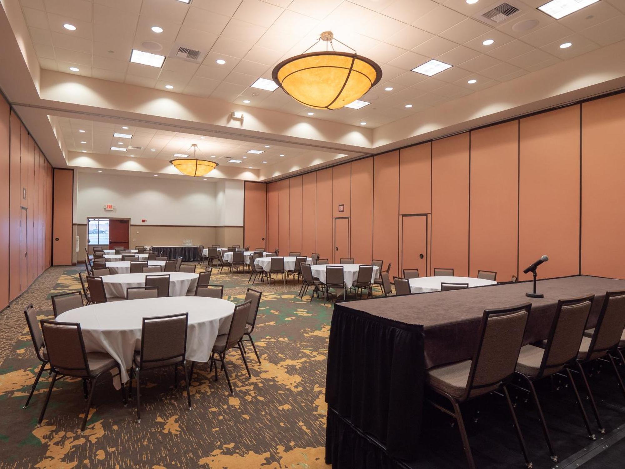 Holiday Inn Stevens Point - Convention Center By Ihg Exterior photo